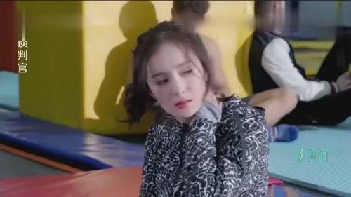 杨幂被吃豆腐照片